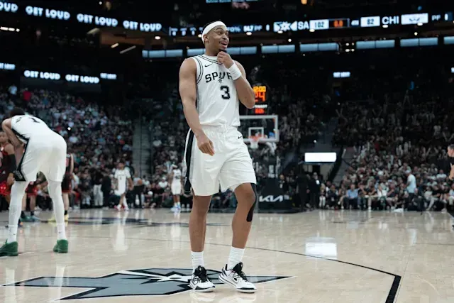 立博体育官方网站-凯尔登:我和尚帕尼都打满82场,这说明我们医疗团队有多棒